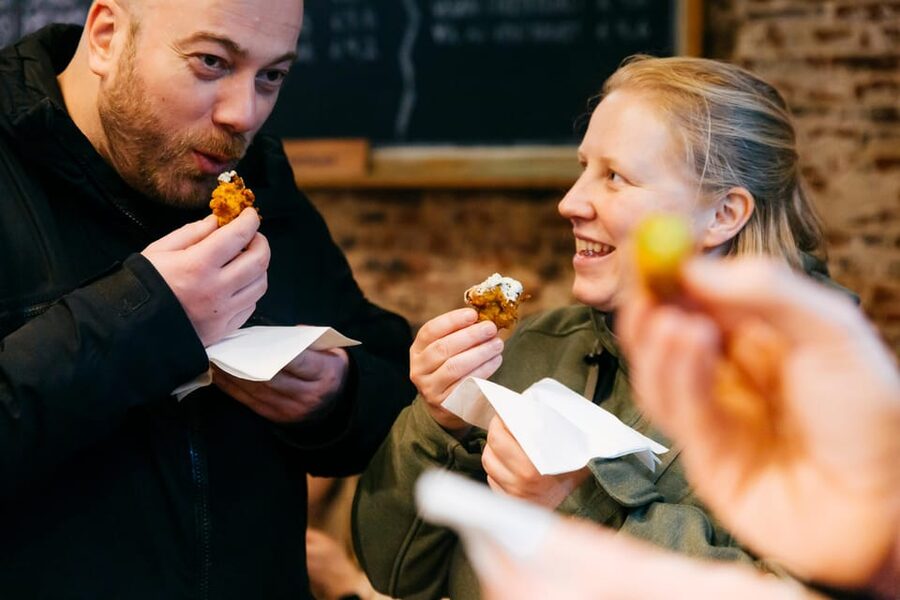 Ghent: Food & Drink Walking Tour with Tastings - Old Candy Shop to Medieval Streets: How the Guide Makes It Feel Coherent