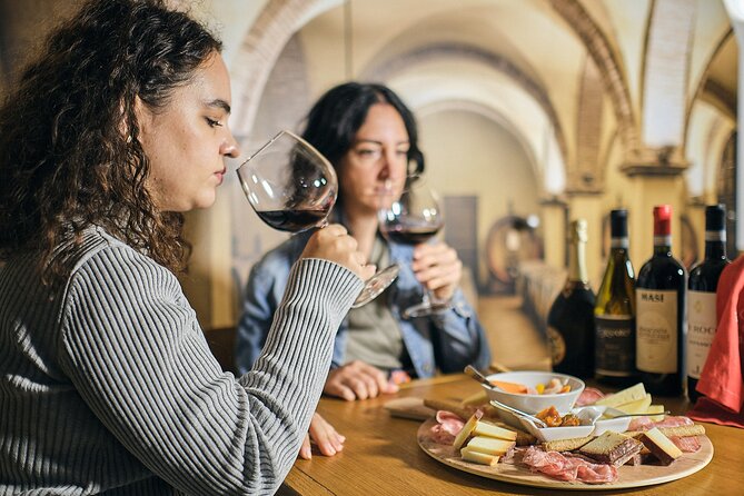 Guided Food Tour with Wine Tastings in Genoa - Starting Under Porta Soprana: the tour’s easy rhythm