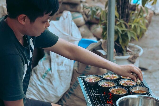 Ha Noi Walking Food Tour, Non Vegetarian,Vegan, vegetarian Option - Guides in the lead role: what you get besides the food