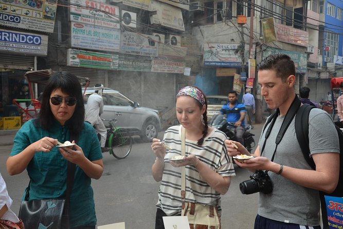 Half-Day Food Tour with Cycle Rickshaw ride to Masterji Kee Haveli - Small groups and real guides: the difference between facts and meaning