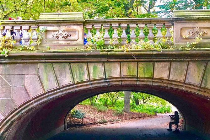 Half-Day Hell's Kitchen Food Tour and Central Park Stroll - The guide factor: why small-group storytelling matters