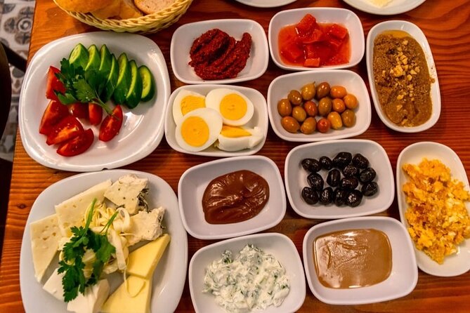 Half-Day Istanbul Private Food Tour & Culinary Experience - Traditional Turkish coffee house finish: the calm after the chaos