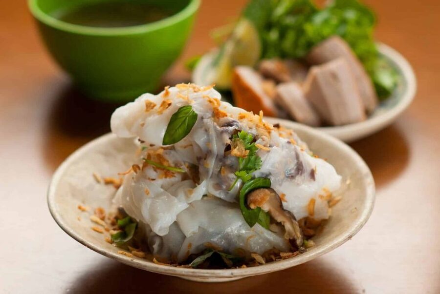 Hanoi: 7 Tastings Street Food Tour with Train Street - Guides make the difference: Chip, Sarah, Emily, Minh, and more