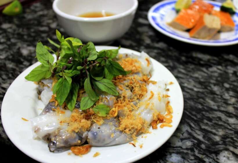 Hanoi: Eat Like a Local Small Group Street Food Tour - Optional Train Street stop and egg coffee add-on