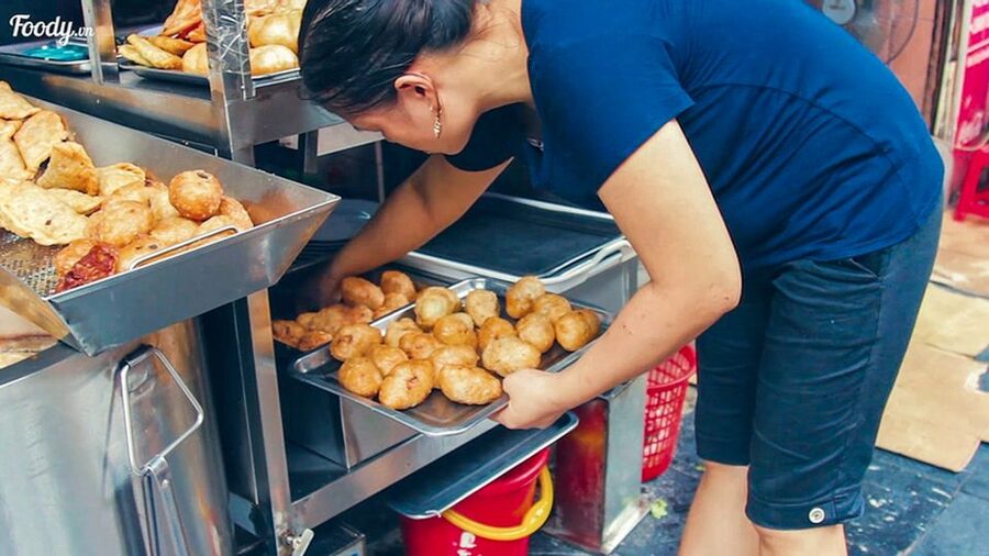 Hanoi: Guided Food Tour with Train Street Visit - Banh Mi Stop: A Signature Baguette With an Explosion of Fillings