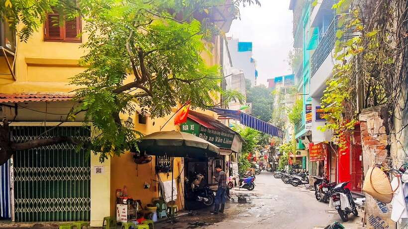 Hanoi: Guided Food Tour with Train Street Visit - Taxi to Train Street: Your Chance to See Hanoi in Motion
