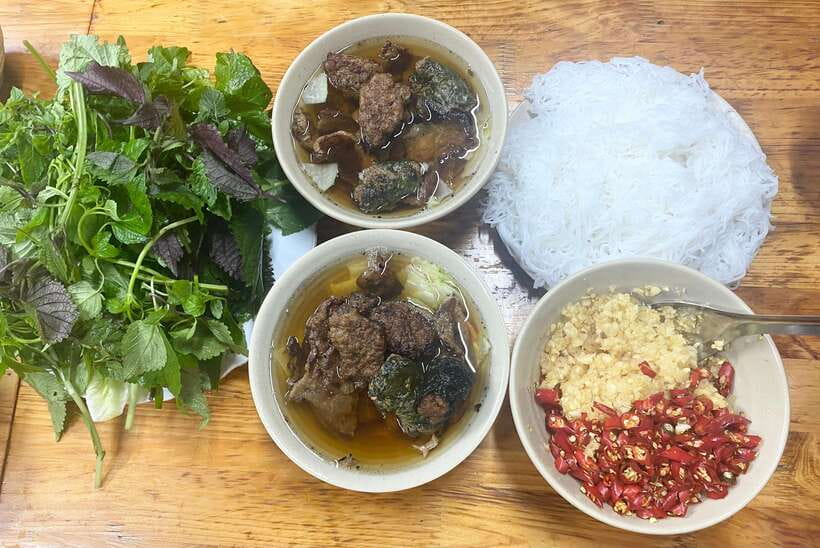 Hanoi: Guided Street Food Tour with Train Street Experience - Key things to know before you go