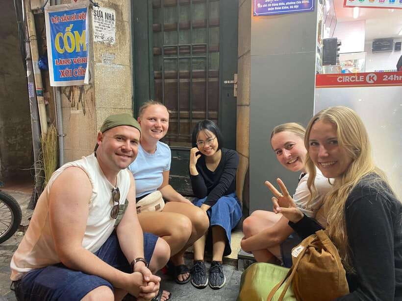 Hanoi: Guided Street Food Tour with Train Street Experience - What the guide actually adds (and why small talk turns into value)