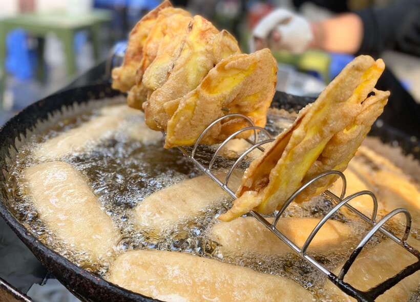 Hanoi: Guided Street Food Tour with Train Street Experience - Train Street finale: how to plan your photos and your drink