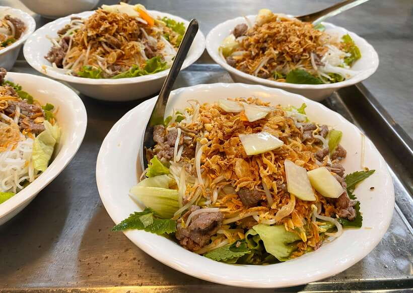 Hanoi: Guided Street Food Tour with Train Street Experience - Meeting Point and how the evening starts in the Old Quarter