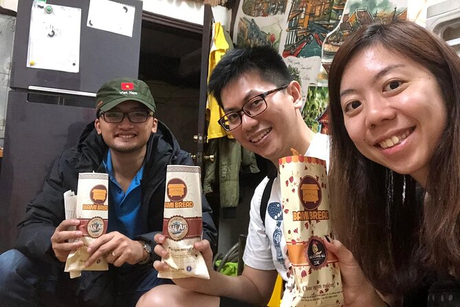 Hanoi street food tour (Private tour) - Railway Tuan Cafe (the original): when your snack is also a spectacle
