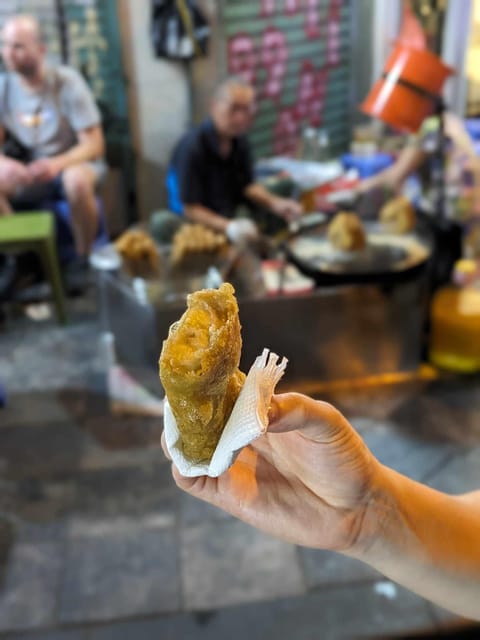 Hanoi: Street Food Tour with Train Street and Old Quarter - Side-alleys, daily life, and that hidden-temple moment