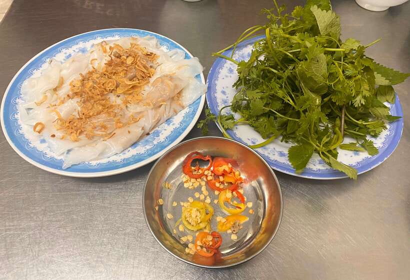 Hanoi: Vietnamese Street Food Tour with Egg Coffee - Egg coffee as a finale: what to expect from the last cup