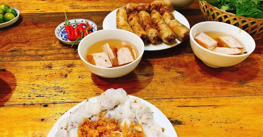 Hanoi: Walking Street Food Tour & Train Street w/Local Guide - Train Street meets northern Hanoi flavors on one 3-hour walk