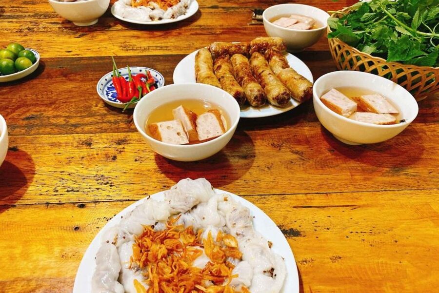 Hanoi: Walking Street Food Tour & Train Street w/Local Guide - Hanoi Old Quarter route: how this walk keeps you oriented