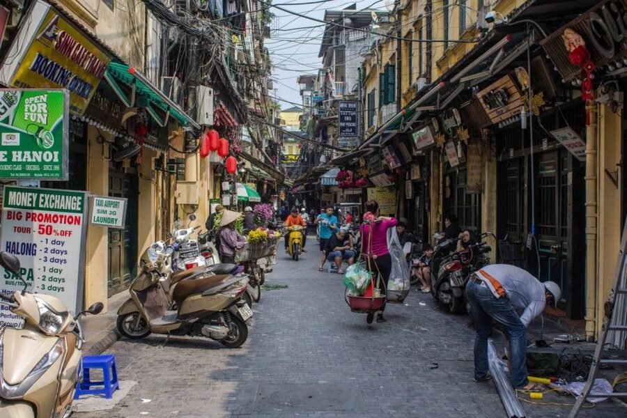 Hanoi: Walking Street Food Tour & Train Street w/Local Guide - The food lineup: bun chả, bánh mì, bánh cuốn, and more