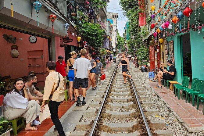 Hanoi Walking Street Food Tour with Train Street - How the tour keeps the pace comfortable (and still feels fun)
