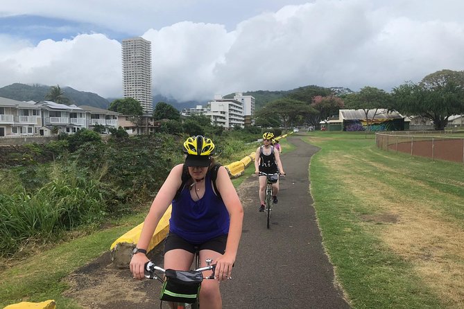 Hawaiian Food Tour by Bike in Oahu - A 4–5 hour Waikiki bike route built around local plates