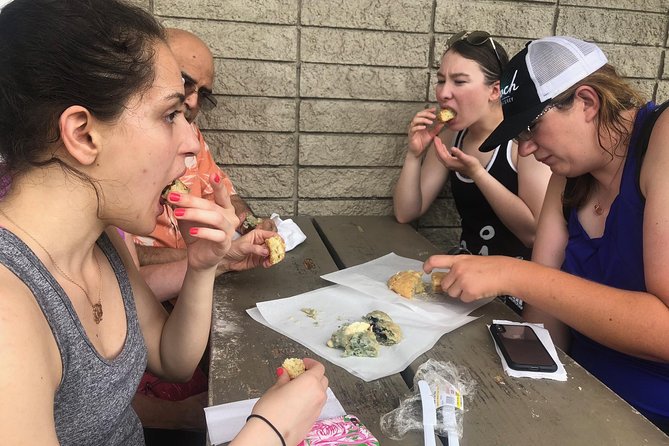 Hawaiian Food Tour by Bike in Oahu - Guide Kelly: the difference between a snack run and a story-filled afternoon
