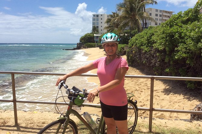 Hawaiian Food Tour by Bike in Oahu - Start in central Waikiki: bikes, helmets, and an easy rhythm