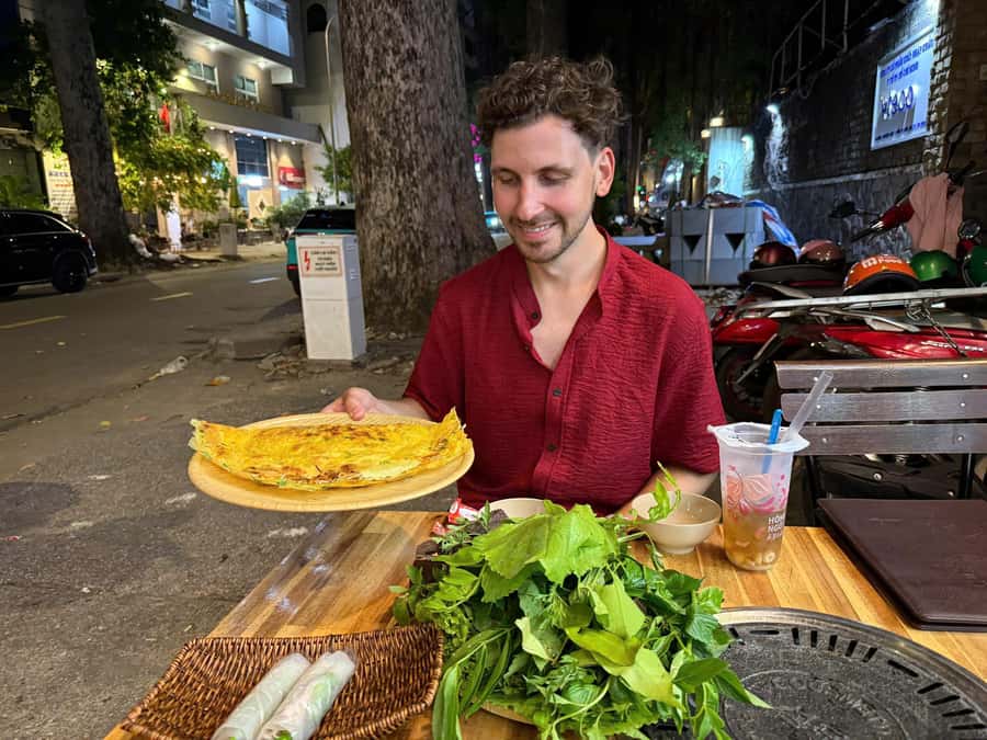 Ho Chi Minh: Local Food Tour by Scooter with Vegan Option - The six-dish menu, stop by stop (and how each one fits)