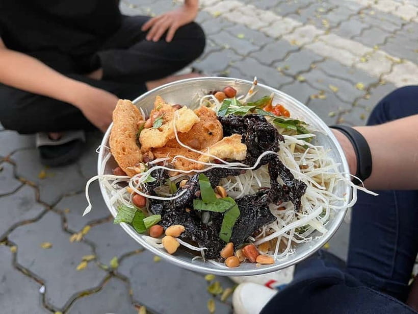Ho Chi Minh: Original Walking Street Food Tour with Foodies - Why Saigon Street Food Feels Effortless With a Local Guide