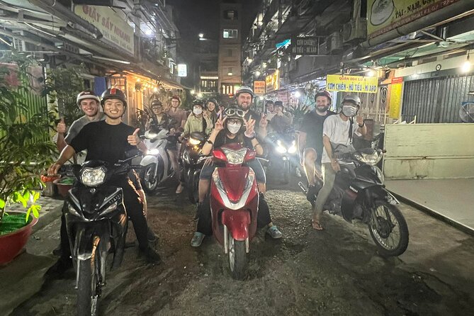 Ho Chi Minh Street Food Tour By Motorbike (Unique & Authentic) - Stop 3 toward Chợ Lớn and District 10: chè at a decades-old shop