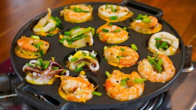 Ho Chi Minh: Super Niche Walking Street Food Tour With Local - Pickup and drop-off: the easy start in District 1, 3, and 4