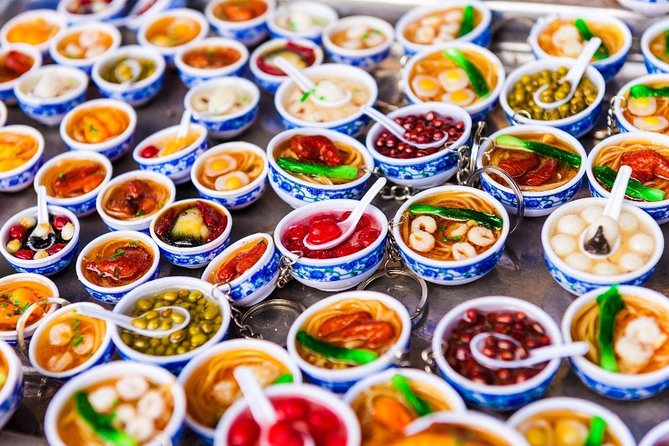 Hoi An at Sunset: Authentic Local Street Food Tour - Getting started at the Hoi An Post Office (and what it signals)