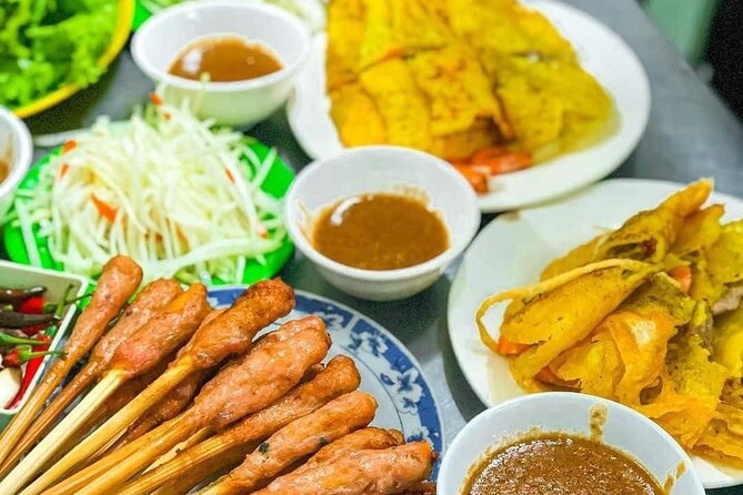 Hoi An Cheap Walking Food Tour - Hoi An at 4pm: why this budget walk fits perfectly