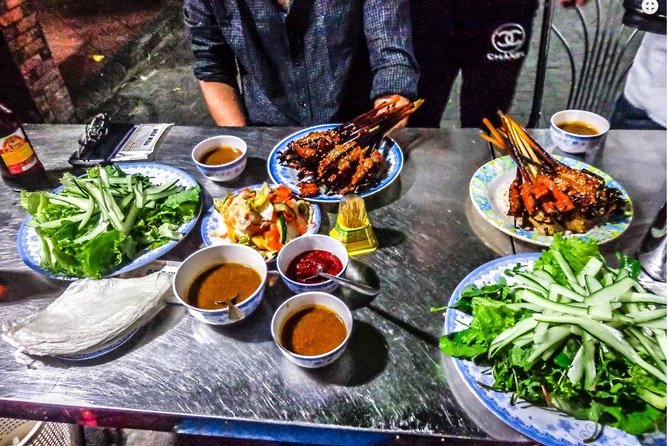 Hoi An Street Food Tour- Eat Like A Local - Stop 3 in Hoi An Ancient Town: chicken rice at Ba Buoi
