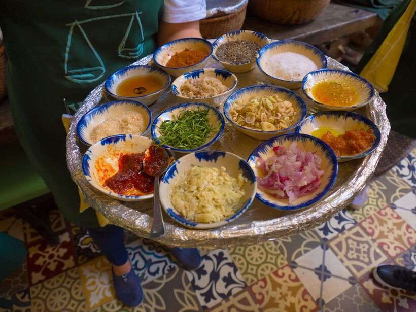 Hoi An: Sunset Food Tasting Tour - BBQ Pork Rolled in Rice Paper and Herbs: A Small-Café Lesson