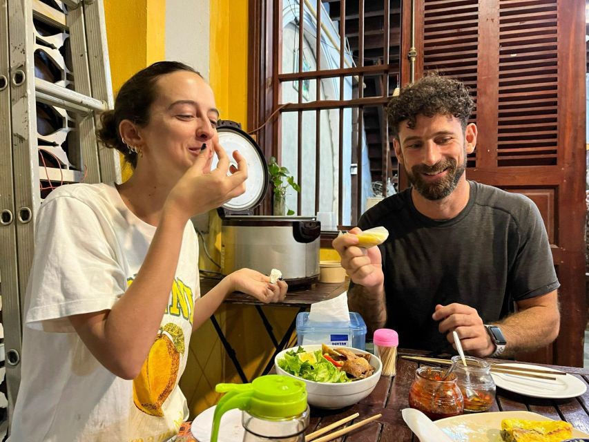Hoi An Vegan Food Tour - Vegan Hoi An comfort food: Cao Lau noodles and fried wonton