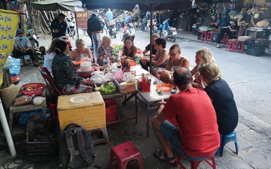 Hoi An Vegan Food Tour - Bánh xèo and signature sweets: where the tour gets fun fast
