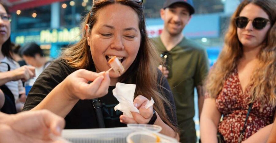 Hong Kong: Street Food Tasting Tour in Old Town Central - What to bring and how to get the most from the walk