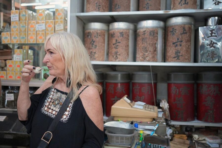 Hong Kong: Street Food Tour with Locals - Dim Sum and Wonton - Sheung Wan Cultural Square: How the Food Story Connects to Hong Kong’s Past