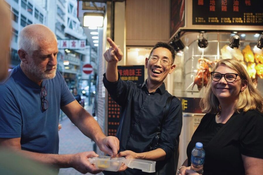 Hong Kong: Street Food Tour with Locals - Dim Sum and Wonton - From Local Kitchens to Noodle and Dumpling Stops: Dim Sum and Wontons in the Real Way