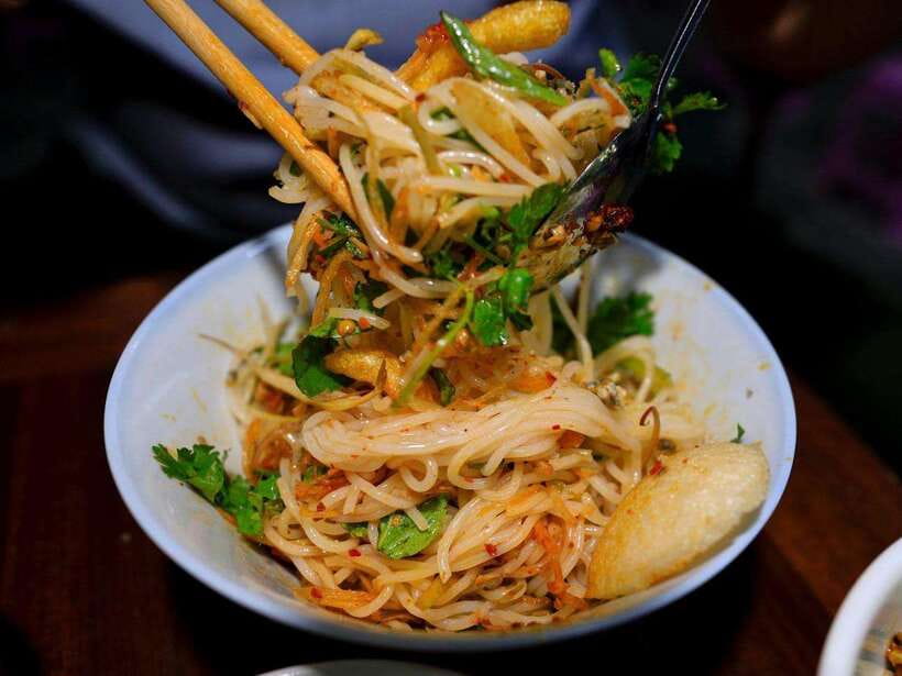 Hue: Guided Local Food Tour with Stories - Meet at 15 Lê Lợi and get your night game plan