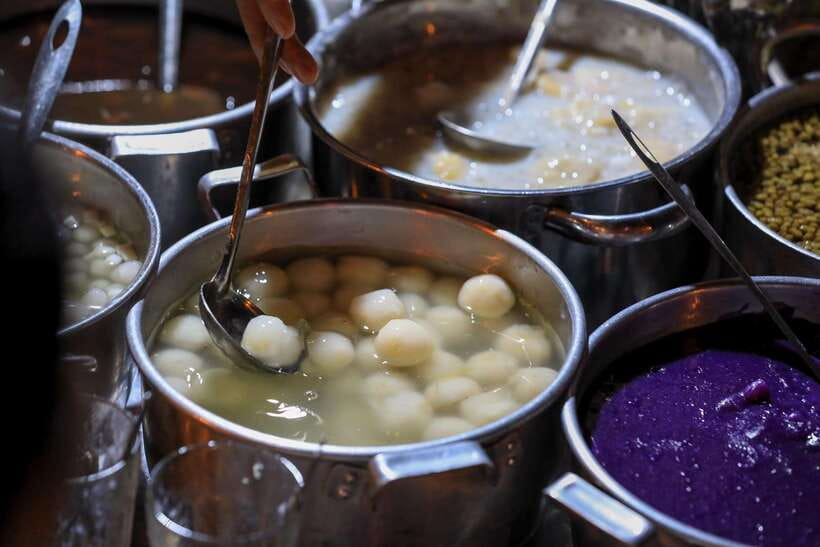 Hue: Guided Local Food Tour with Stories - Stop by stop: how 8 dishes build the Hue story