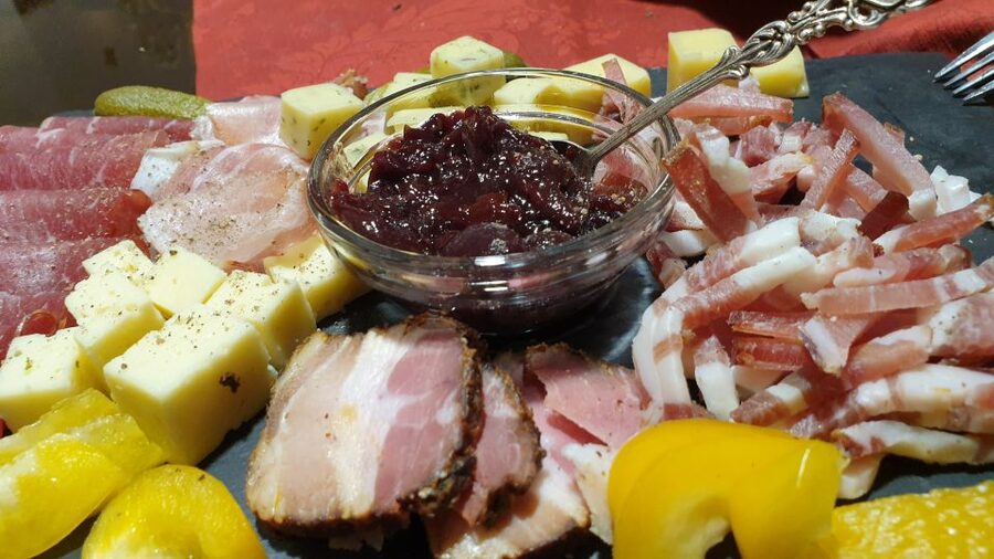 Innsbruck: Food Walk - Private Tour with a Licensed Guide - How the Innsbruck Food Walk Combines Old Town and Alpine Views