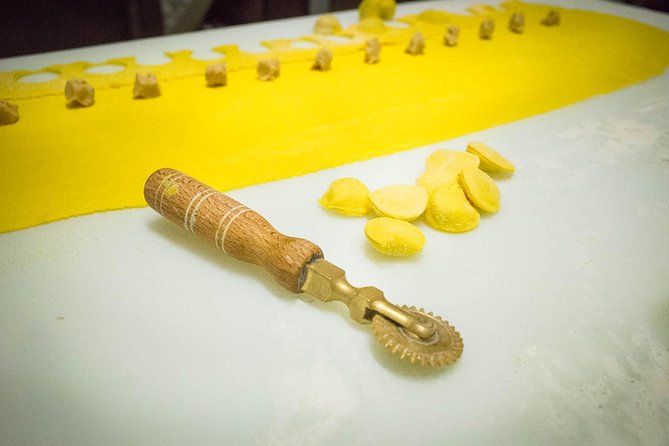 Intimate Parma Food Tour: Market & Local Artisans (Max 8) - Meeting at Piazza Duomo: starting with Parma’s best backdrop