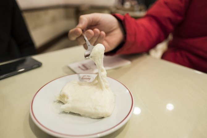 Istanbul Evening Food Tour: The Best Bites of Taksim and Karaköy - The 7 Eateries: How the Tour Tastes, Drinks, and Moves