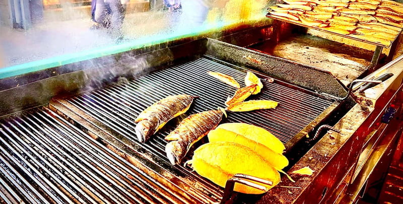 Istanbul: Guided Food Tour with Ferry Ride and Tastings - The big sit-down highlight: İskender kebap