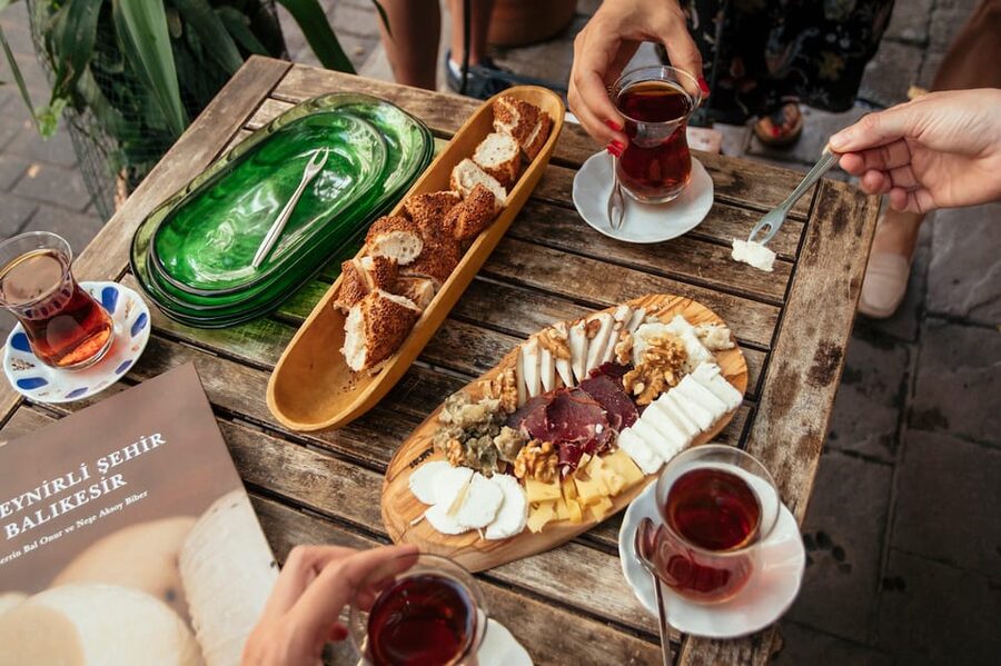 Istanbul: Private Guided Food Tour with 10 Tastings - Practical tips to get the most from your 3-hour eating spree