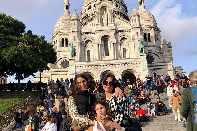 -Kids friendly- Eat, play, love Montmartre: 3H Walking Food Tour - Stop 1: Lamarck–Caulaincourt (1h30) — Architecture, Local Shops, First Tastings