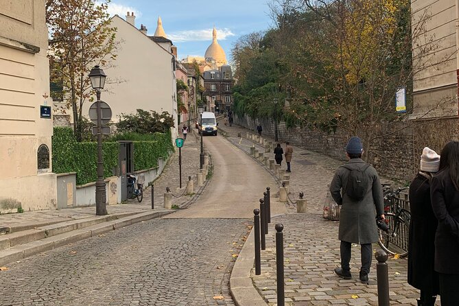-Kids friendly- Eat, play, love Montmartre: 3H Walking Food Tour - Rue de l’Abreuvoir: Montmartre’s Champs-Élysées Moment (Short But Pretty)