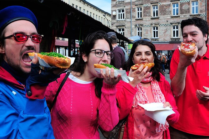 Krakow Food Tour by Foot: Polish Tastings in Old Town & Kazimierz - Mały Rynek start: cheese, bread, and beer before you even walk