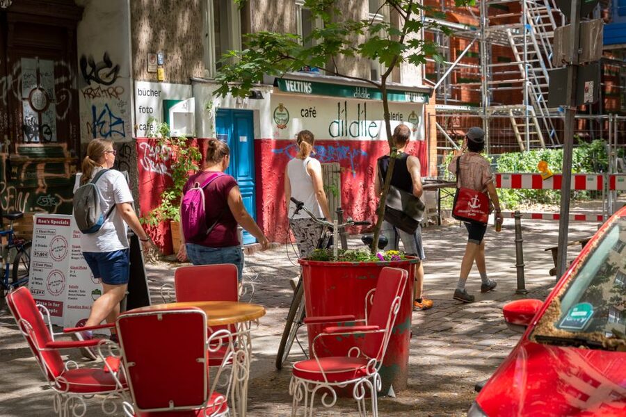 Kreuzberg: Culinary Food Tour - Oranienstraße for an Hour: Imagine the Side Streets Then Taste the Results