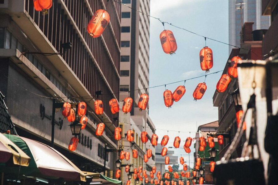 Kuala Lumpur: Private Food Tour – 10 Tastings with Locals - Guan Di Temple and Sri Mahamariamman Temple: food with cultural context