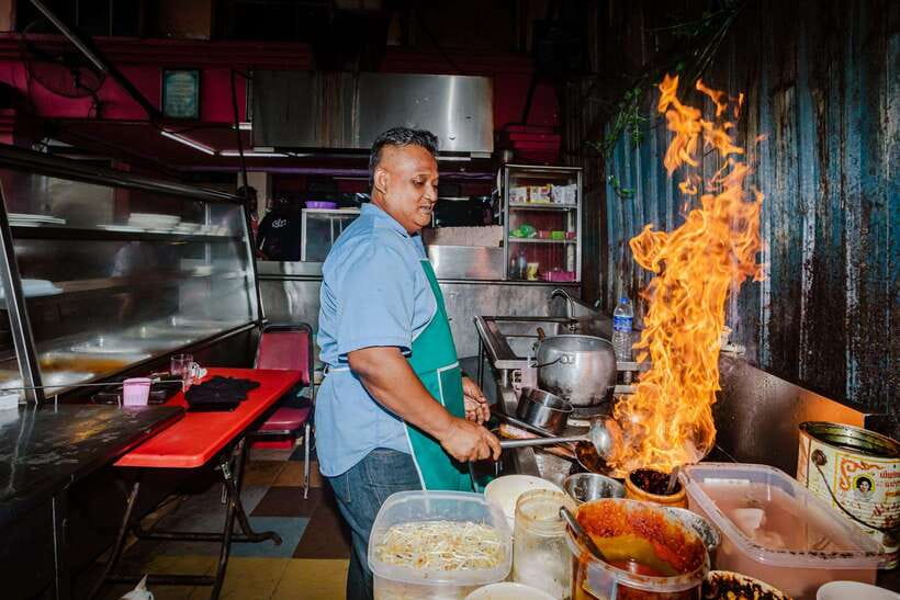 Kuala Lumpur: Sambal Street Food Tour with 15+ Tastings - Kuala Lumpur Sambal Street Food Tour: What You’re Paying For